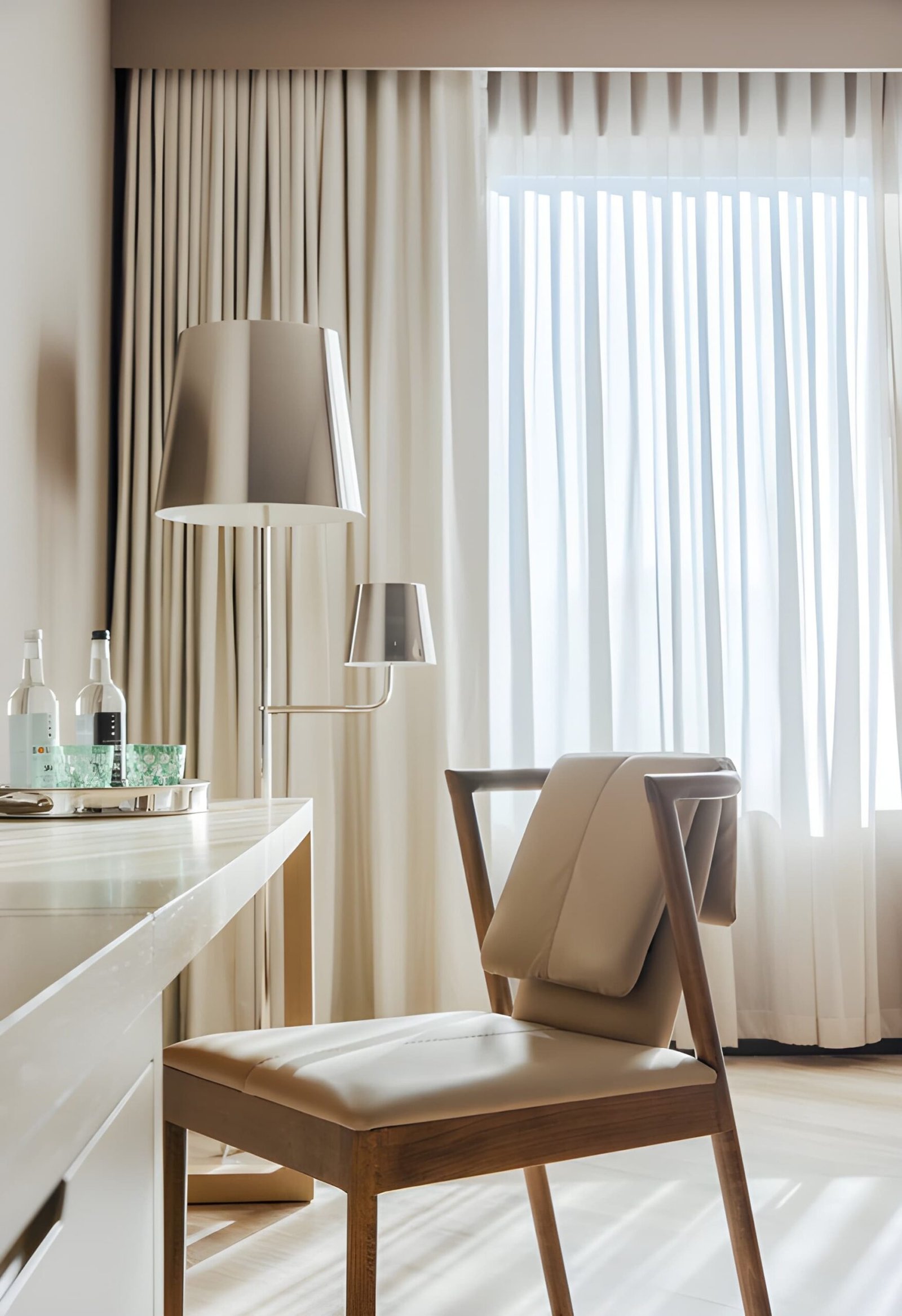 Bureau et assise de chambre conçus sur mesure