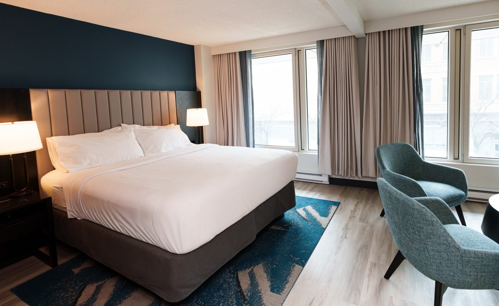 Embassy Suites by Hilton King Suite Guestroom